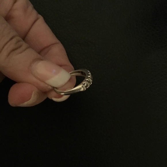 ‼️SOLD‼️EXQUISITE PLATINUM 7 STONE DIAMOND RING - Picture 7 of 8